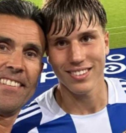 Davinchi, junto a su padre, durante un partido en su etapa en el Recreativo de Huelva.