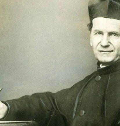 San Juan Bosco (1815-1888) hizo pivotar todas sus obras educativas sobre dos pilares: la devoción eucarística y el amor a la Virgen María.
