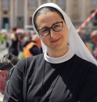 Nina Krapic, Hija de la Caridad y periodista, ha sido nombrada subdirectora de la Sala de Prensa Vaticana; foto de 2025