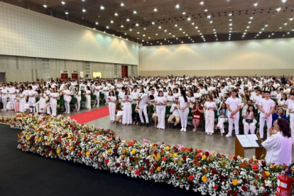 8 sacerdotes al día confesaron a los confirmandos.