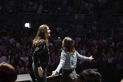 Parece que han encontrado la clave para alabar a Dios sin complejos. 