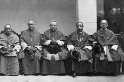 Monseñor Rocha Pizarro fue primero obispo auxiliar de Toledo. El 12 de octubre de 1930 junto a varios obispo mártir de Cuenca y el cardenal Segura entre otros.