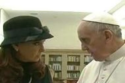 Como manda el protocolo -y el luto que ella mantiene-, Kirchner iba de negro