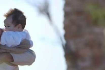 María y el Niño Jesús en la película de Juan Manuel Cotelo Tierra de María - ella es el trono del Niño Dios