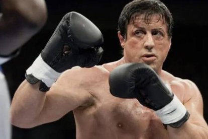 Sylvester Stallone interpretando a Rocky Balboa
