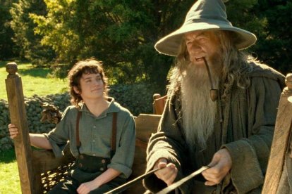 Frodo (Elijah Wood) y Gandalf (Ian McKellen) en la película de Peter Jackson en 2001.