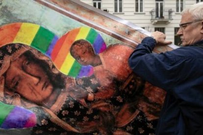 De salir adelante la reforma, todos los que acosen con éxito o sin él a la Iglesia podrían ser castigados con tres años de prisión.