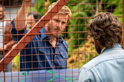 La tribu de Ish recibe a otro grupo de supervivientes en Earth Abides, la miniserie