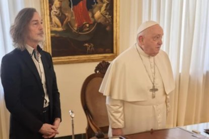 El artista ruso Nikas Safronov, durante su audiencia con el Papa Francisco este lunes 2 de febrero.