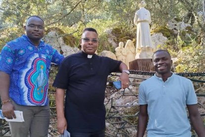 Don Venuste, en el centro de la fotografía.