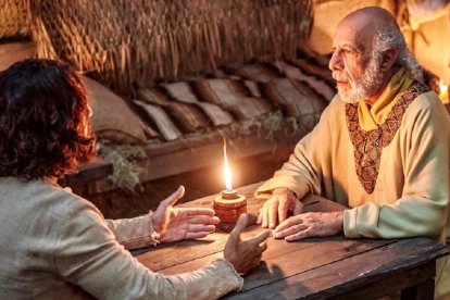 La charla nocturna de Jesús y Nicodemo en la teleserie The Chosen