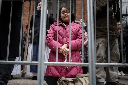 Orando el Rosario ante la central abortista de Planned Parenthood en el SoHo de Manhattan, Nueva York