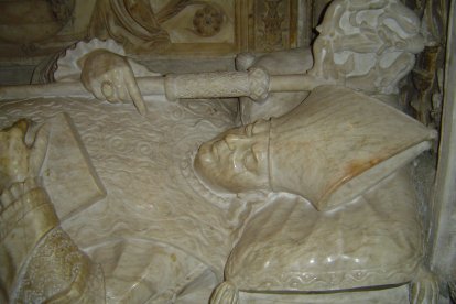 Sepulcro de monseñor Eustaquio Nieto en la catedral de Sigüenza