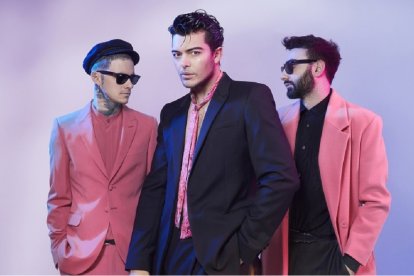 The Kolors es un trío pop y funk rock creado en Milán en 2010 de gran popularidad en Italia