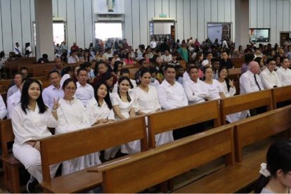 Catecúmenos católicos en Kuala Lumpur en 2024, en los ritos de presentación