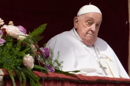 Este mismo domingo apareció en un rezo multitudinario en el Vaticano.