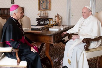 Desde 2023, el Papa Francisco hizo servir al obispo Prevost en la Curia Vaticana, en las comisiones de América Latina y el Dicasterio de los obispos