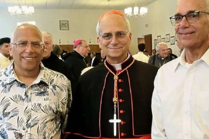 Robert Prevost, ya cardenal, con sus hermanos mayores, Louis y John