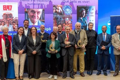 Foto de grupo de los premiados en la Gala de Cinemanet de 2025 de películas con valores