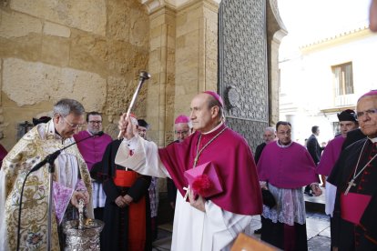 Más de 30 obispos han acompañado a don Jesús Fernández en su toma de posesión.