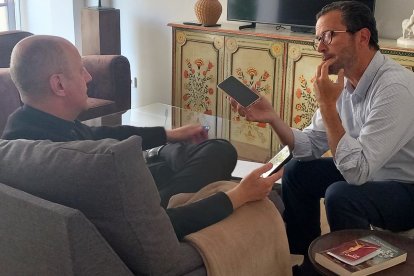 El autor de esta entrevista, Gonzalo de Alvear, conversa con Manuel Vargas.