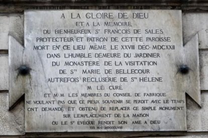 Actualmente el Monasterio donde murió el santo es hoy en parte un cuartel y en parte la calle santa Elena de Lyon. Esta lápida se colocó para recordarlo. 