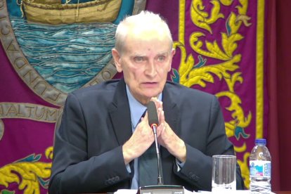 Forment, durante una de sus ponencias del curso de Filosofía del hombre de la Fundación Universitaria Española.