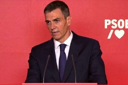 Pedro Sánchez, con gesto compungido y maquillaje contouring para reforzarlo, en la semana de registros policiales en la sede del PSOE