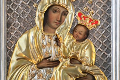 La Virgen con Niño del santuario polaco de Dziekanowice, a unos 20 km de Cracovia