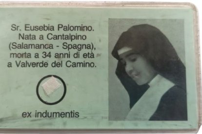 Estampa y reliquia de Sor Eusebia Palomino que acompañaba a Fabrizio en su carrera delictiva, y ahora en sus actividades benéficas.