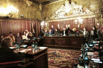 Una votación en el pleno del Ayuntamiento de Vic de mayo de 2025