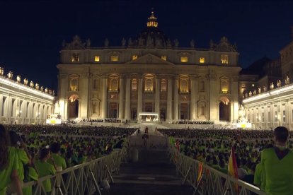 El encuentro empezó con luz radiante y concluyó con la misa bajo la noche romana.