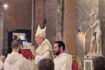 Las reliquias sagradas «no son solo una peculiaridad católica, sino una peculiaridad divina» predicó a los jóvenes monseñor Fisher