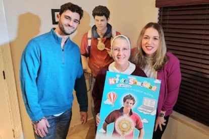El actor Antonio Mauri, Gaby Jácoba y la Hermana Adela, en Kit de Santidad