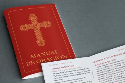 'Manual de Oración' con las principales oraciones del cristiano.