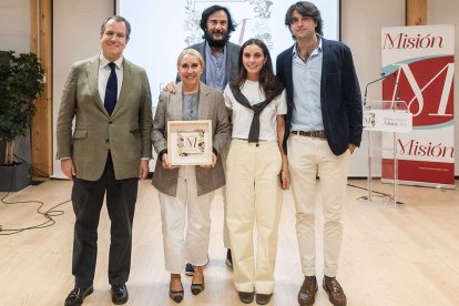 De izquierda a derecha en la foto, Álex Rosal y la familia Zavala: Paloma Gasset y José María, Inés y Borja Zavala.