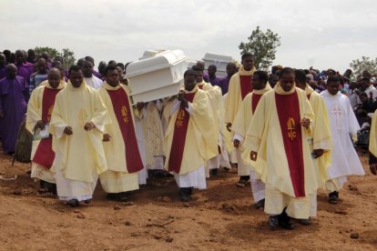 Funeral de sacerdote en Nigeria.