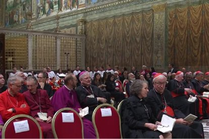 En primera fila, antes de empezar la oración ecuménica, la nueva Moderadora de la Iglesia presbiteriana de Escocia, que no es anglicana