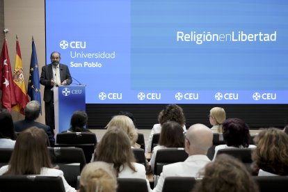 Alfonso Bullón de Mendoza, presidente de la Asociación Católica de Propagandistas, inaugura los VIII Premios Religión en Libertad.