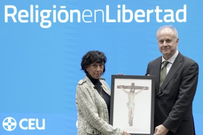 La periodista Marta Sanz Lovaine recoge el premio Audacia ante el mundo.