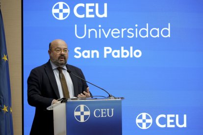 Miguel Gabián, presidente de Fertilitas, se dirige a los presentes.