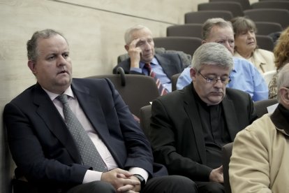 En la imagen, Borja Díez de Rivera, junto al sacerdote y bloguero de ReL, Jorge López Teulón.