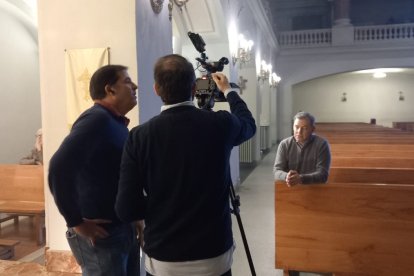 Borja Martínez-Echeverría filma la recreación de uno de los testimonios provida de la película Heridos