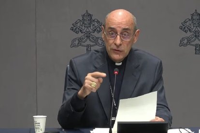 El cardenal Víctor Manuel Fernández al presentar la Nota Una Caro sobre el elogio de la monogamia
