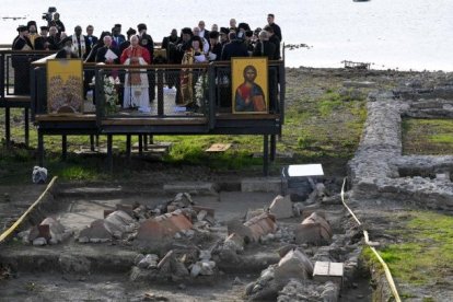 León XIV, flanqueado de iconos y líderes cristianos ortodoxos y de otras denominaciones, rezan en Iznik, la antigua Nicea