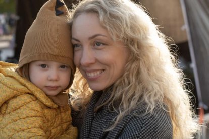 Zamaryte-Sakaviciene con uno de sus hijos.