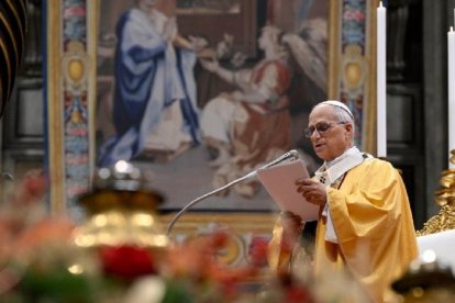 León XIV lee su homilía de Nochebuena, la primera como Pontífice, citando a San Agustín y Benedicto XVI