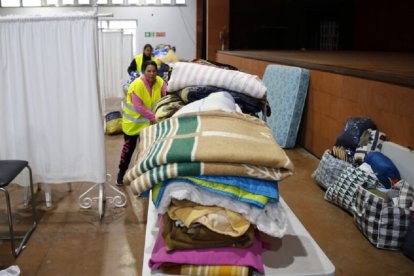 Mantas, ropa y alimentos reunidos por los vecinos de Adamuz el 19 de enero, el mismo día de la tragedia ferroviaria