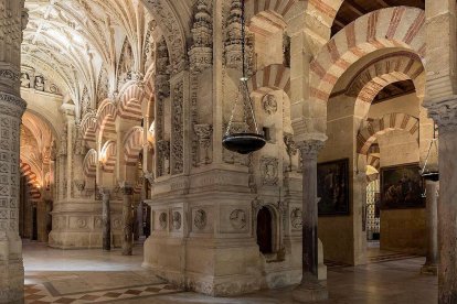 La mezcolanza de estilos artísticos hace única la catedral-mezquita de Córdoba.