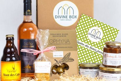 Un Divine Box con varios productos monásticos